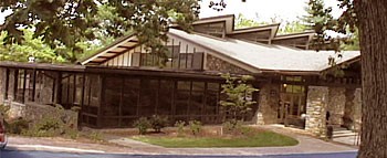 Warren Wilson College Library / Shelley Mueller Pew Learning Center